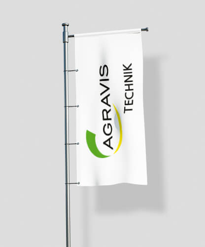Fahne mit Agravis Branding – sichtbarer Markenauftritt im Außenbereich
