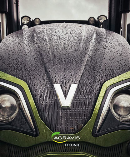 Front eines Traktors mit Markenbranding – Agravis Technik im Detail