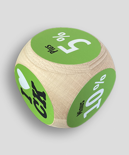 Werbewürfel mit grafischen Elementen – spielerische Markenkommunikation