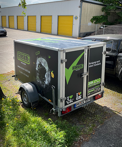 nhänger mit Branding im Einsatz – sichtbare Marke im Alltag