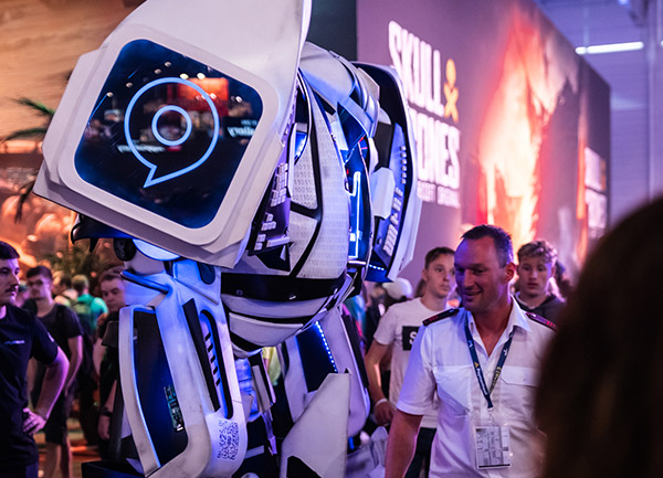 Roboter auf Messe mit Publikum – Technik- und Eventfotografie
